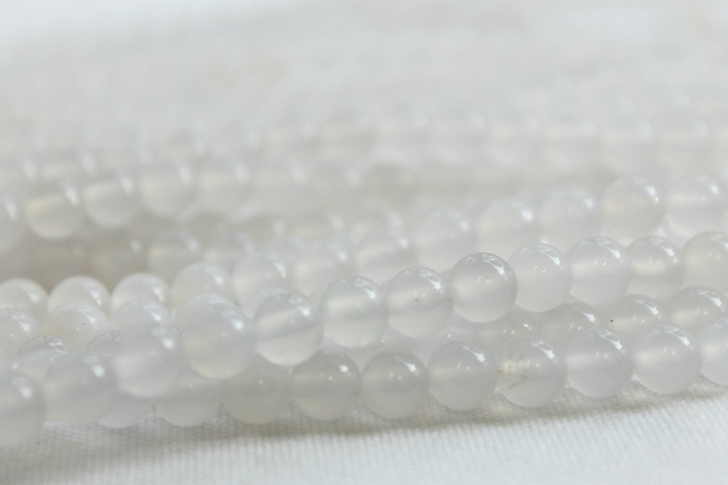 連 ホワイトカルセドニー 丸 6mm 品番: 4485