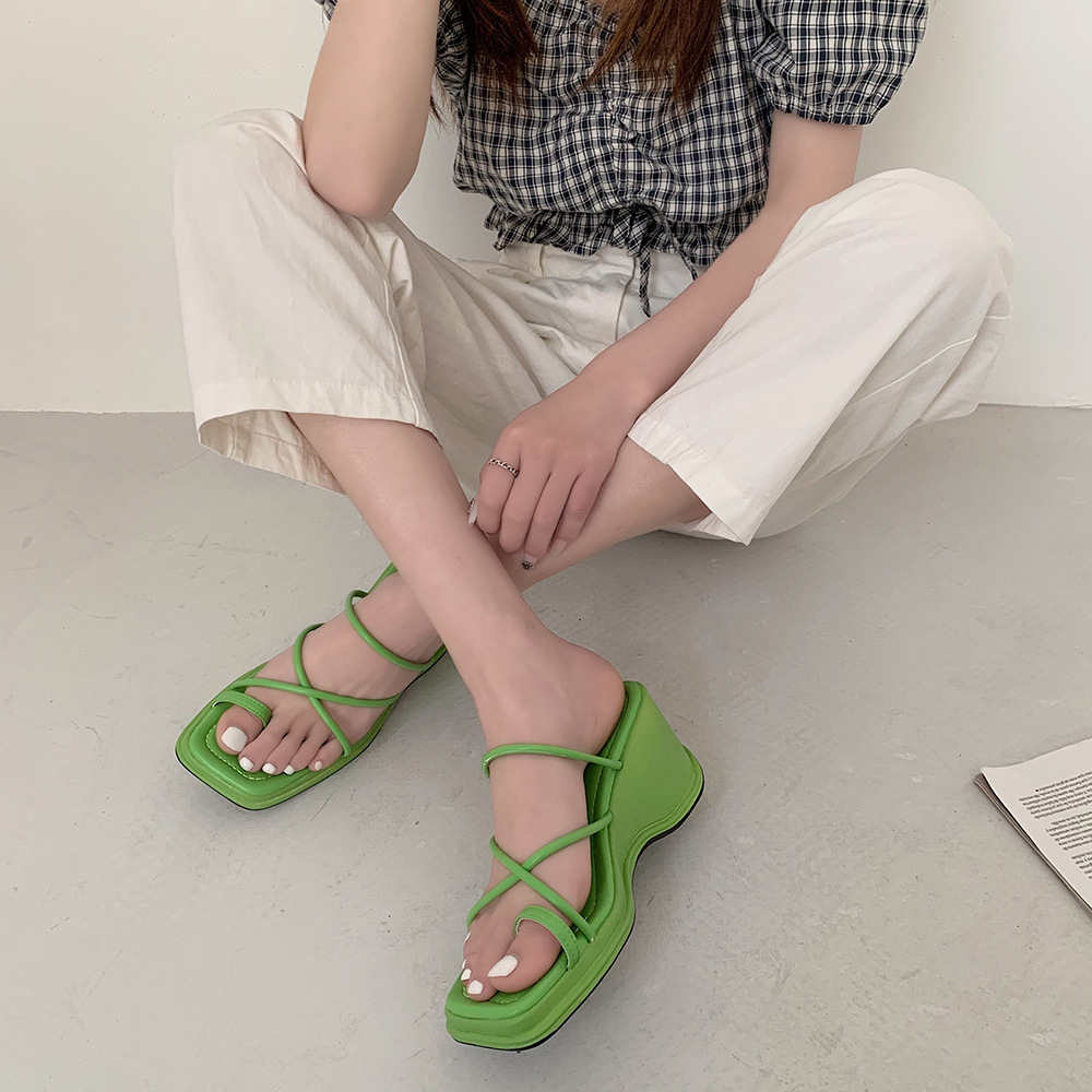 トングサンダル　スリッパ　厚底　7cmヒール　デザイン　INS　韓国ファッション