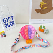 【バッグ】子供用鞄・収納バッグ・プッシュポップ・パズルのおもちゃ・シリコンバッグ・斜めがけバッグ