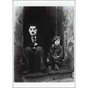 ポストカード モノクロ写真「チャールズ・チャップリンと子ども」