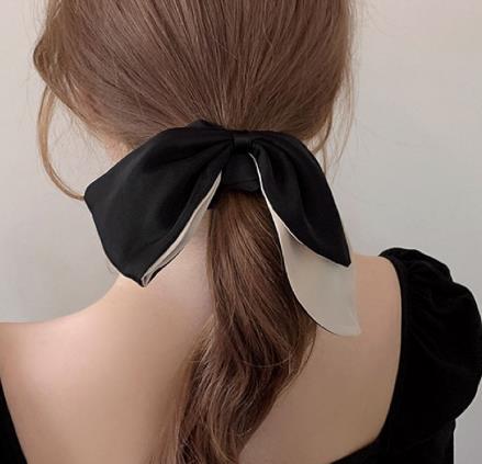2022 新作 髪飾り 韓国風　ヘアアクセサリー ヘアゴム 　可愛い　サテンシルク　蝶ネクタイ