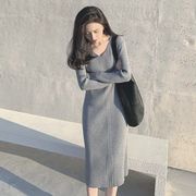 コートにニットワンピースをつけた女性秋冬2021年の新型修身が痩せたvネックセーターのスカート