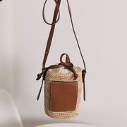 ラフィー草斜め掛け草編みバッグ海辺リゾートバッグ2023新作ミニバケツ編みバッグ女性バッグ