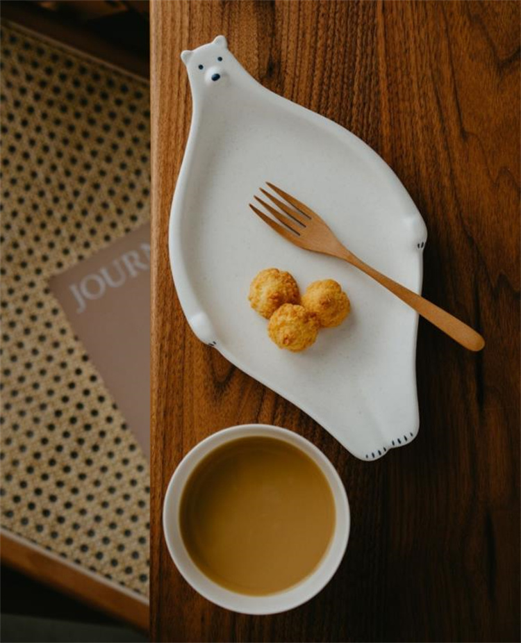 週末限定 INSスタイル サラダボウル 家庭用 楕円皿 アニメ 食事皿 料理皿  ホッキョクグマ 果物