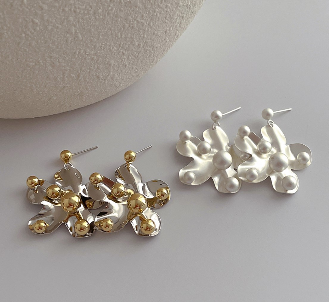 配色お花ピアス