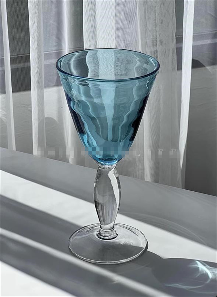 トレンド感をマーク カクテルグラス おしゃれな ユニークなデザイン レトロ 異形 グラス カジュアル
