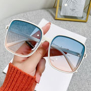 新米ネイルスクエアサングラスファッションサングラスレディース抗紫外線レトロサングラスの工場直販新米