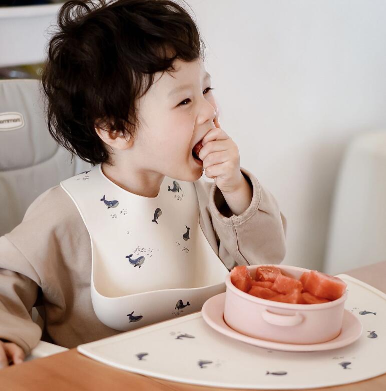 新登場★ベビー涎掛け★食事用　涎掛け＆食事マット★2色
