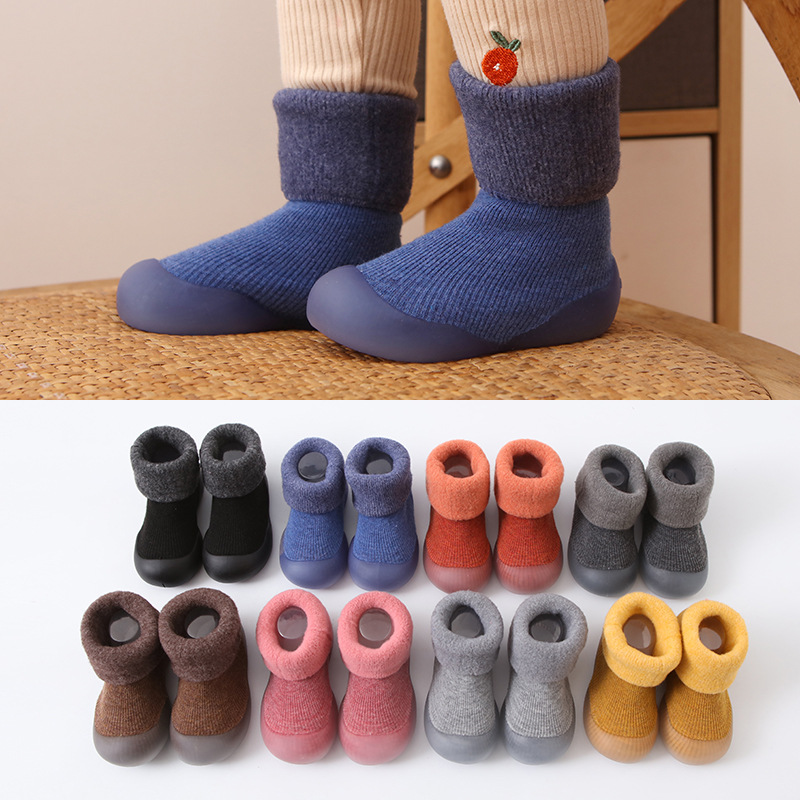秋冬の子供靴、ベルベットの暖かい子供用幼児靴、ベビーソフトソールのフロアシューズ、子供用靴下と靴