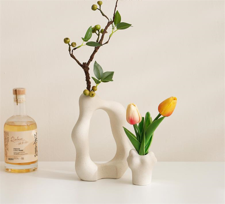 大満足のレビュー多数 陶磁器の花瓶 洗練された 2点セット 個性 家庭用置物 玄関用置物 装飾品