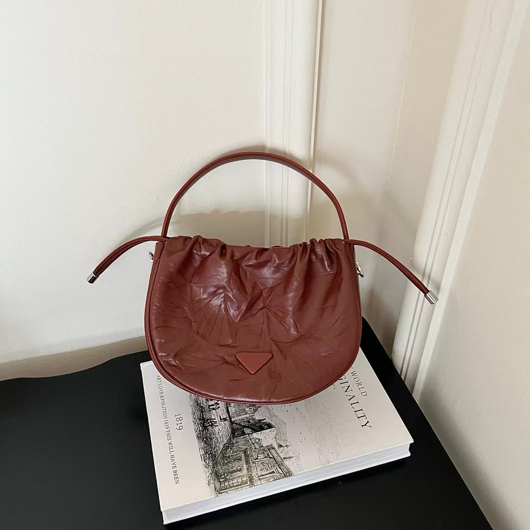 ■■韓国 BAG■■バントゥクロスバッグ 牛革 5カラー♪ 小さな金玉雲袋、第一層牛革ハンドバッグ、 韓国の万能