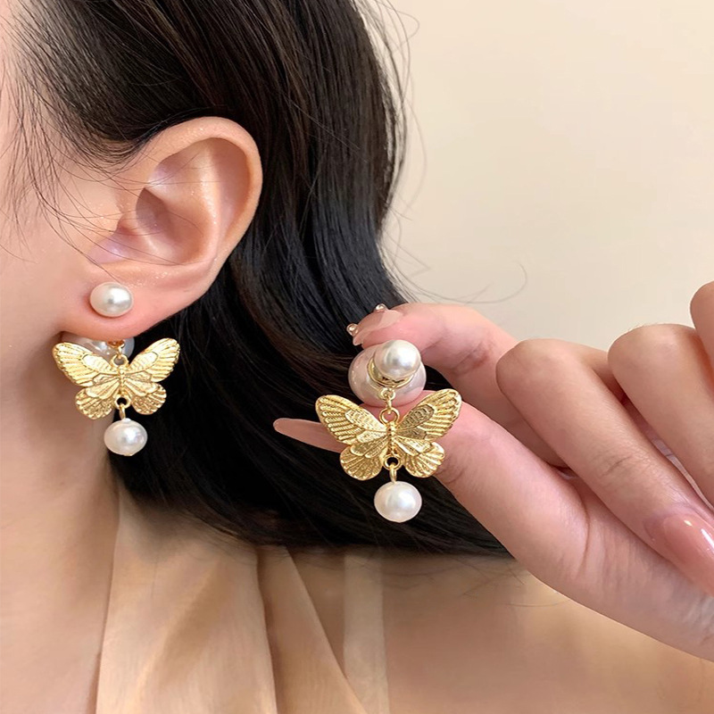 新品 かわいい 韓国風 ファッションの人気 レディース アクセサリー メタリック 蝶のピアス パール ピアス 個人事業主 BLUME  問屋・仕入れ・卸・卸売の専門【仕入れならNETSEA】