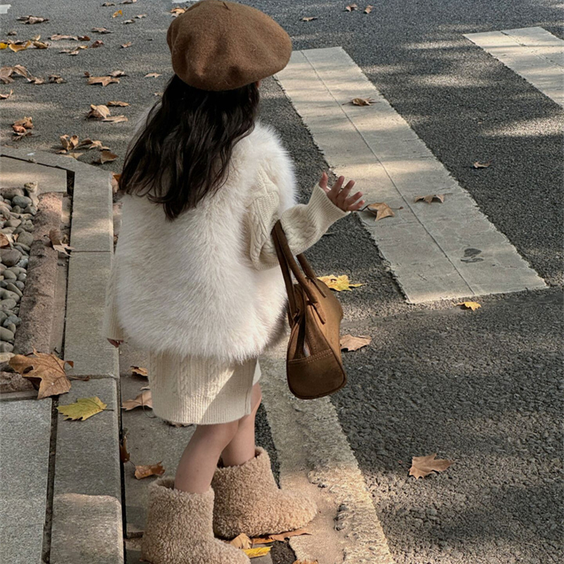 2024秋冬新作 子供服 女の子 フェイクファー ベスト ふわふわ チョッキ ジレ 可愛い おしゃれ CHIC KIDS | 卸売・  問屋・仕入れの専門サイト【NETSEA】