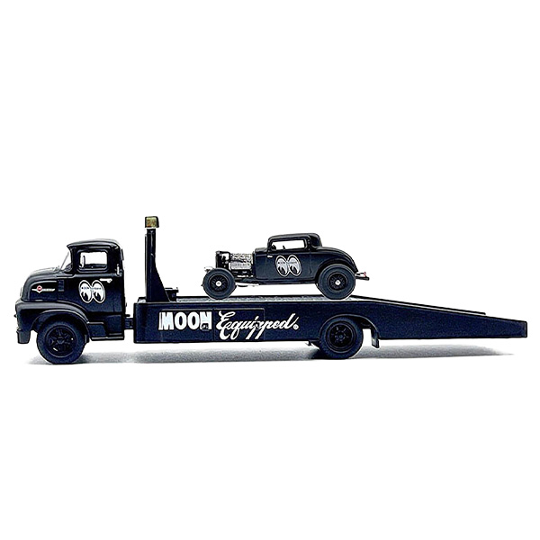 M2 MACHINES 1:64 MOON EQUIPPED 1956 Ford COE & 1932 Ford 3 Window