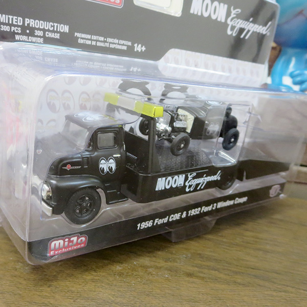 M2 MACHINES 1:64 MOON EQUIPPED 1956 Ford COE & 1932 Ford 3 Window