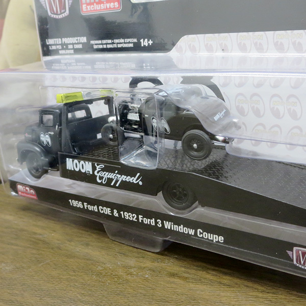 M2 MACHINES 1:64 MOON EQUIPPED 1956 Ford COE & 1932 Ford 3 Window