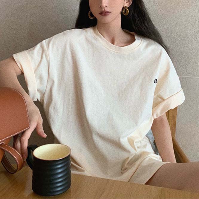 【2023夏新作】韓国風レディース服　夏　トップス 　シンプル　刺繍入れ　おしゃれ　綺麗め　半袖Tシャツ