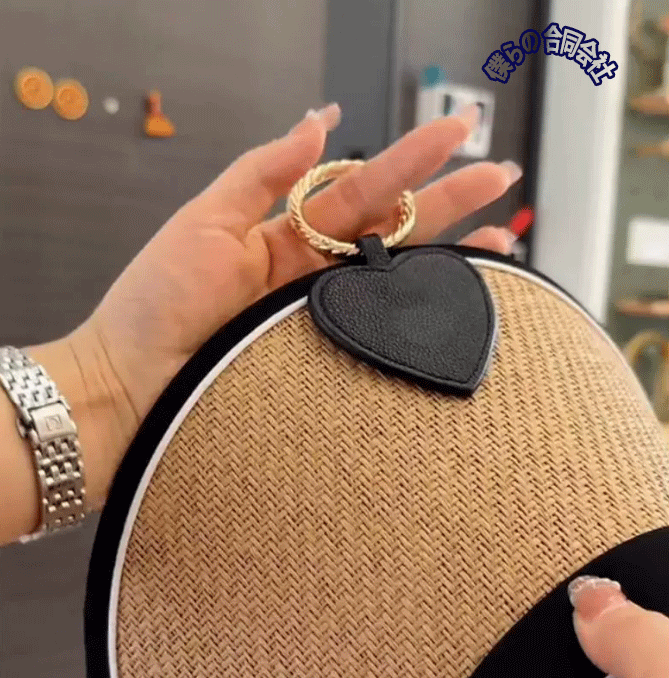 新入荷 バッグチャーム PU 本革 帽子クリップ マグネット式 ハットクリップ クリップホルダー ハート