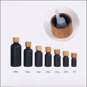 マットブラックガラスエッセンシャルオイルボトル 10ml - 30ml 化粧品ボトル 竹木スクリュー式キャップ