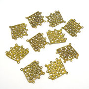 【在庫限り】 メタル合金パーツ 約27x27x1.1mm （丸カン内径1mm） ゴールドカラー 《10個》 金具