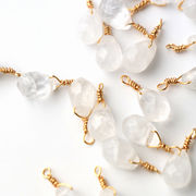 【天然石 水晶】しずぐ 雫型 チャーム シャンクビーズ 約15×9mm   ピアス ネックレス素材