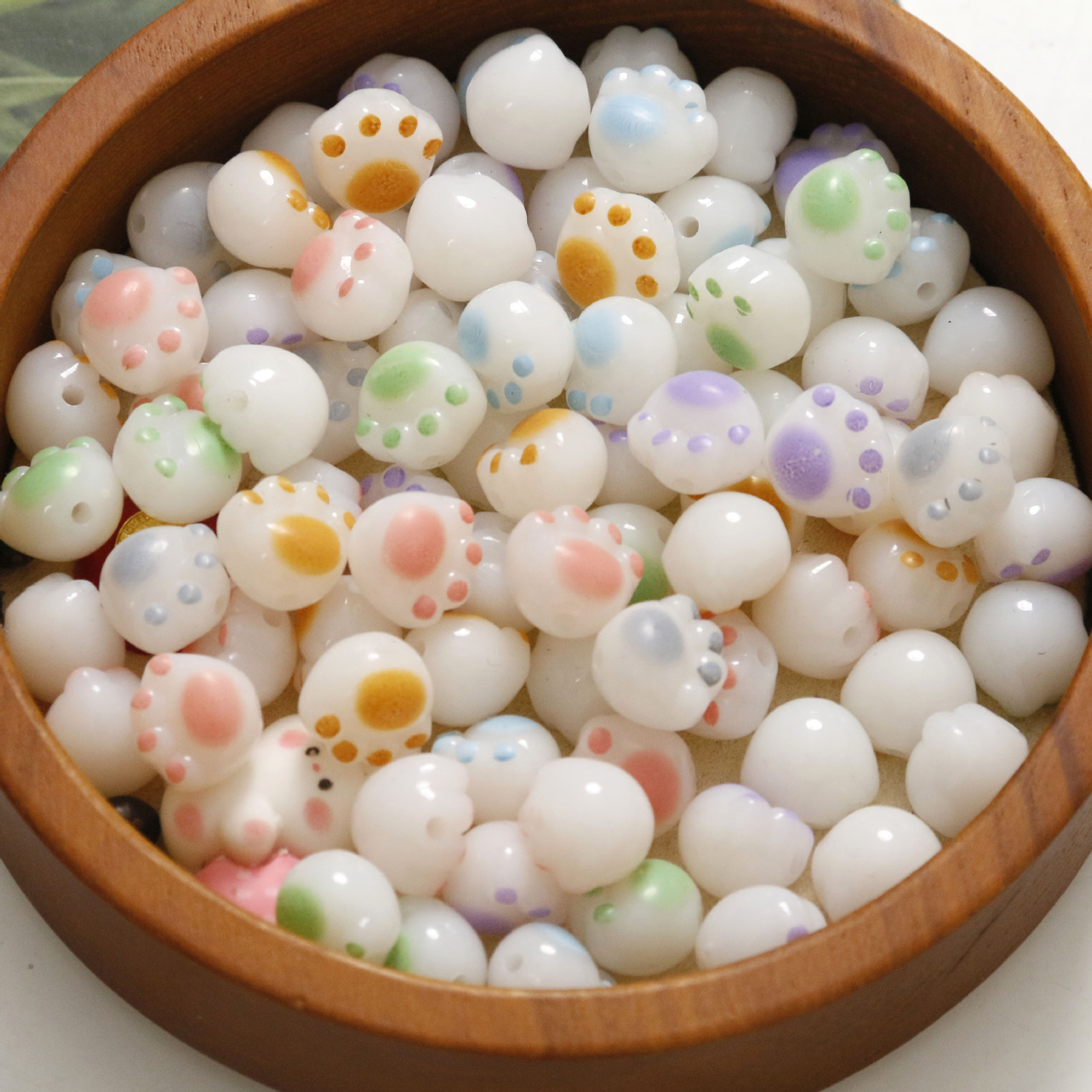 肉球 樹脂パーツ アクセサリーパーツ 材料 ハンドメイド 通し穴あり diy ネコ 猫 ねこ にゃんこ ビーズ 白