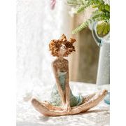 リピーターが多い 激安セール 北欧デザイン レジン置物 少女フィギュア レトロTV風 リビング装飾