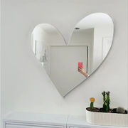 素敵な商品 早い者勝ち 壁飾り ハート形ミラー ベッドルーム化粧鏡 アクリル製 シンプルデザイン
