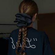 チェック柄シュシュ　ヘアアクセサリー　レディース　デザイン　韓国風　髪飾り