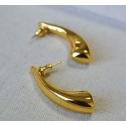 個性ピアス