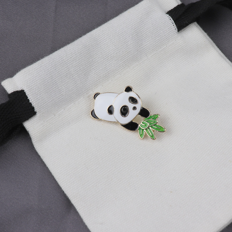 ブローチ　プレゼント　ビンテージ　panda　かわいい　デザイン　ファッション