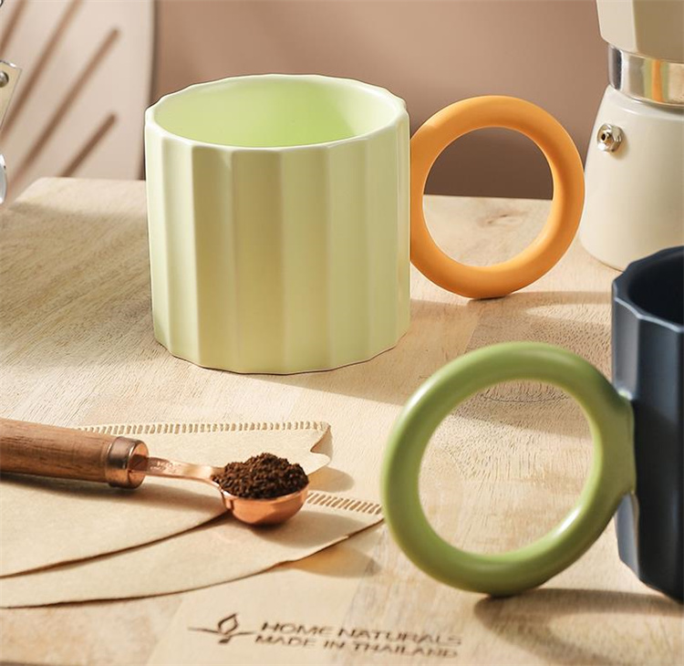コーヒーカップ 絶妙 セラミック コントラストカラー マグカップ デザインセンス ウォーターカップ