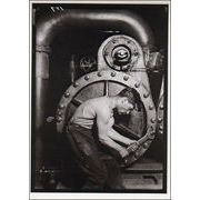 ポストカード モノクロ写真「発電所で働く男性」郵便はがき