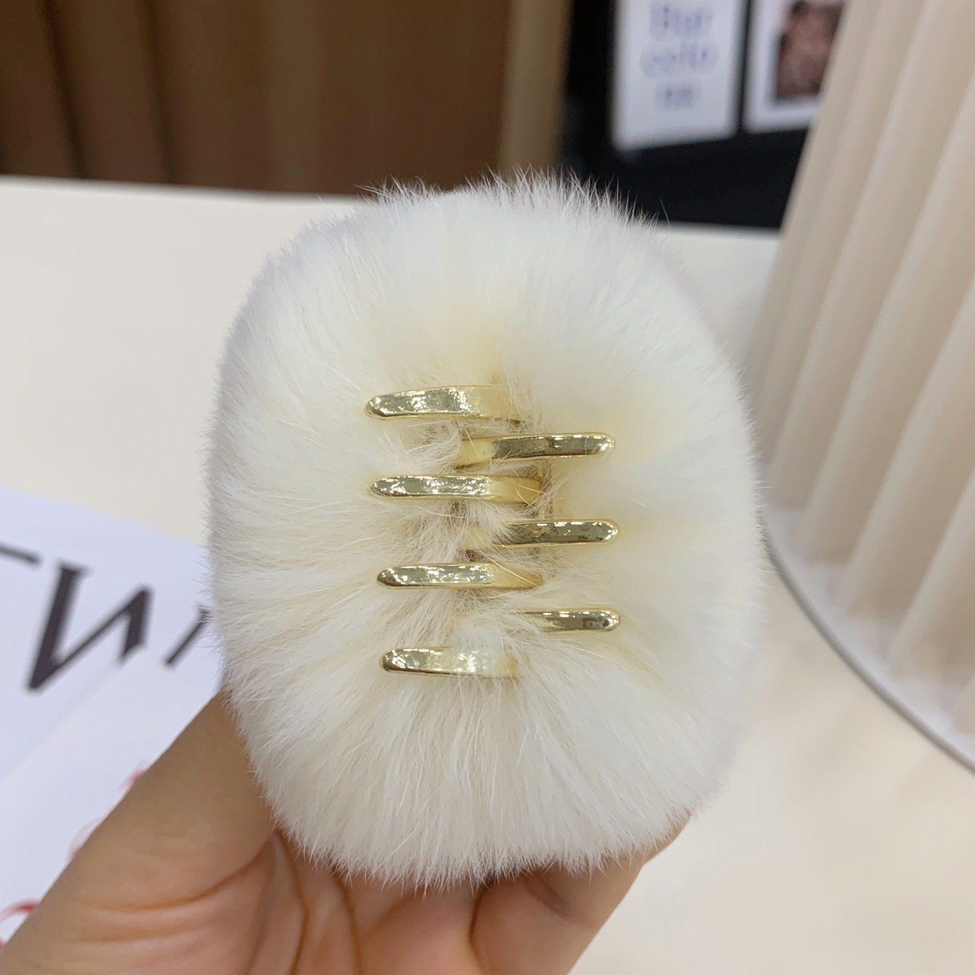 ヘアクリップ 冬 ふわふわ ヘアアクセサリー バンスクリップ