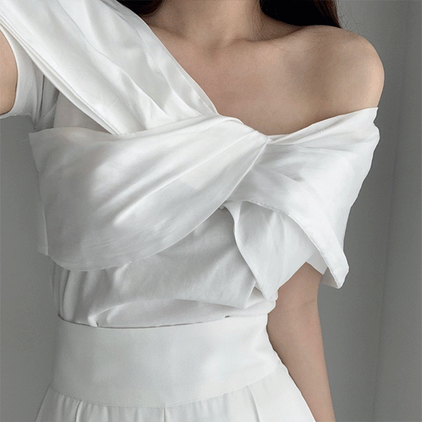 【NEW即納商品】韓国風レディース服　　ゆったり 　シンプル　カジュアル　きれいめ　半袖ブラウス