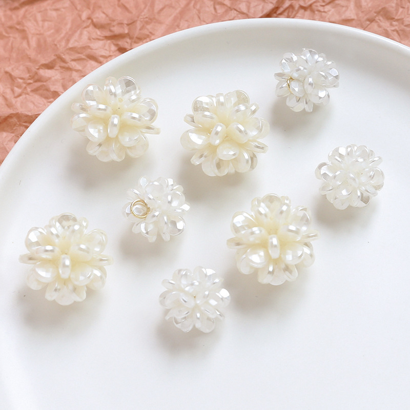ワイヤーパールチャーム 花 ピアス ホワイトフラワー ボールビーズ