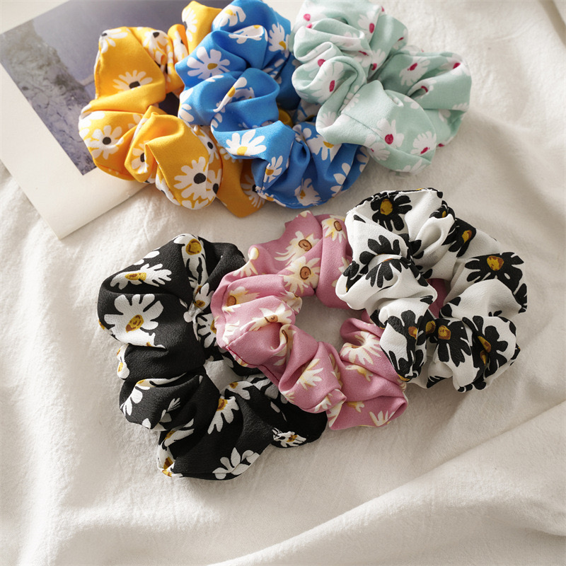 アクセントに【FARFOIS】お花のシュシュ 髪留め アクセントに【FARFOIS】お花のシュシュ 髪留め (PARFOIS/ヘア