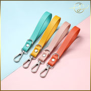 【8色】カラフル  PUレザーキーホルダー  落下防止 合成皮革 小物 バッグチャーム ギフト おしゃれ