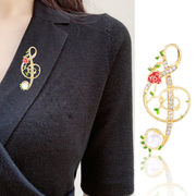日本と韓国のファッション 真珠 音符ブローチ シルクスカーフバックル アクセサリー コサージュ