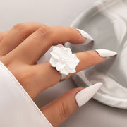 女性ファッション椿樹脂花パールリング かわいい 立体花 調節 可能な指輪 アクセサリー カメリア指輪
