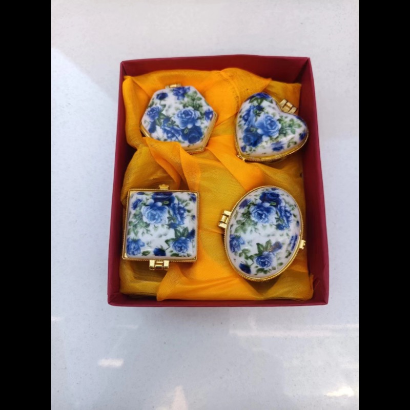 アンティーク陶器ボックス ボックス BOX 鳥 陶磁器 真鍮 蓋つき小物入れ 雑貨 桜