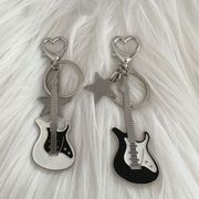 黒と白 ギターキーホルダー ラインストーン 星 ギターキーチェーン  楽器 音楽雑貨