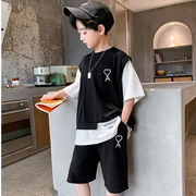 夏の子供服 男の子 韓国人気のスーツ フェイクツーピースTシャツ ショートパンツ  2点セット