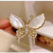 2色 ラインストーン 蝶ブローチ ファッションブローチ コサージュ 女性のジュエリー  蝶のアクセサリー