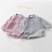 新しい韓国の赤ちゃん長袖チェック柄ジャンプスーツ春と秋のバッグおならロンパースシャツ