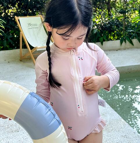 子供用 　水着　キッズ用　温泉可用　水泳　連体式　90-140cm　　
