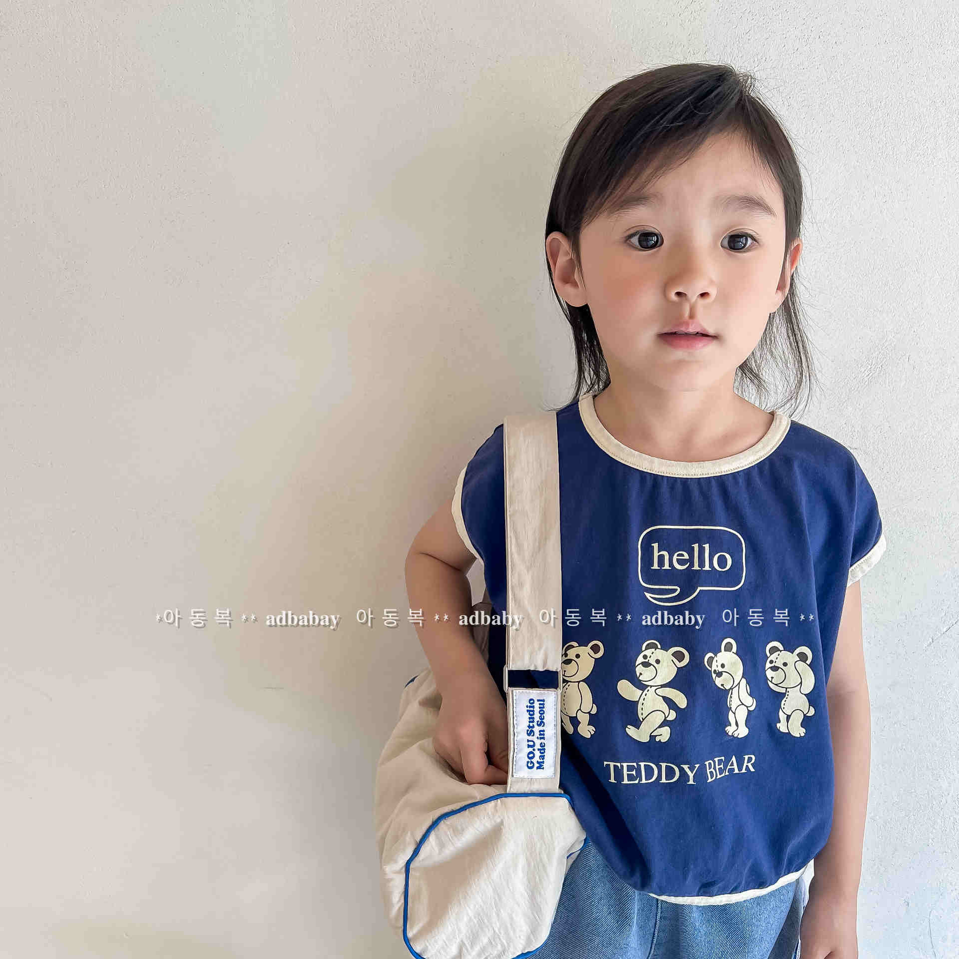子供服2024年夏の新製品ノースリーブシャツ、女の子の韓国版のクマ柄ノースリーブ子供用ベスト、Tシャツ