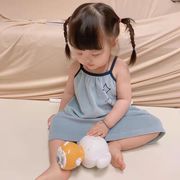 子供の韓国風サスペンダースカート、かわいいベビードレス、2024年夏の新しいパジャマドレス