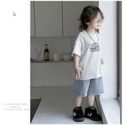 男の子の韓国版の新しいアルファベットTシャツコーデュロイの上着