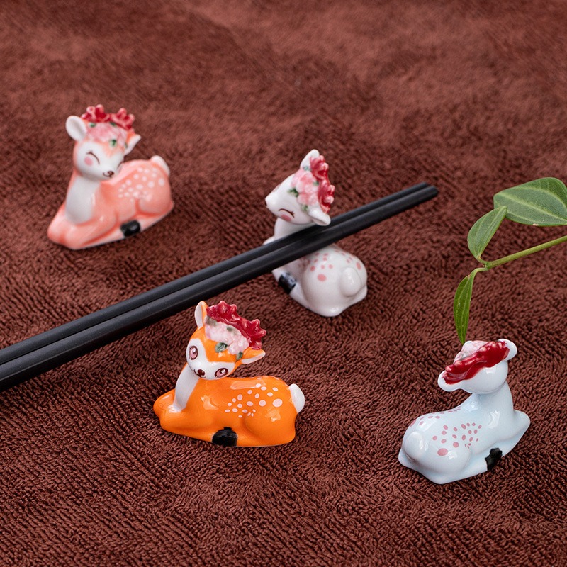 シカの箸置き 陶磁器 日本風 家庭用 創造的 装飾品 小物 卓上飾り物 車載小物 かわいい キャラクター動物